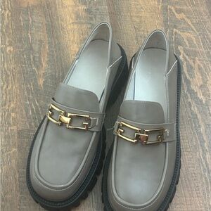 Source Unknown Taupe Loafers with Gold Chain
